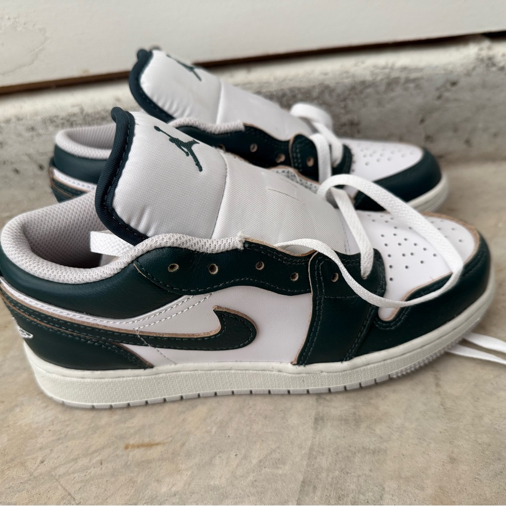 Jordan Air Jordan 1 Low SE GS White Green Leather Sneaker Unisex Kids 4Y